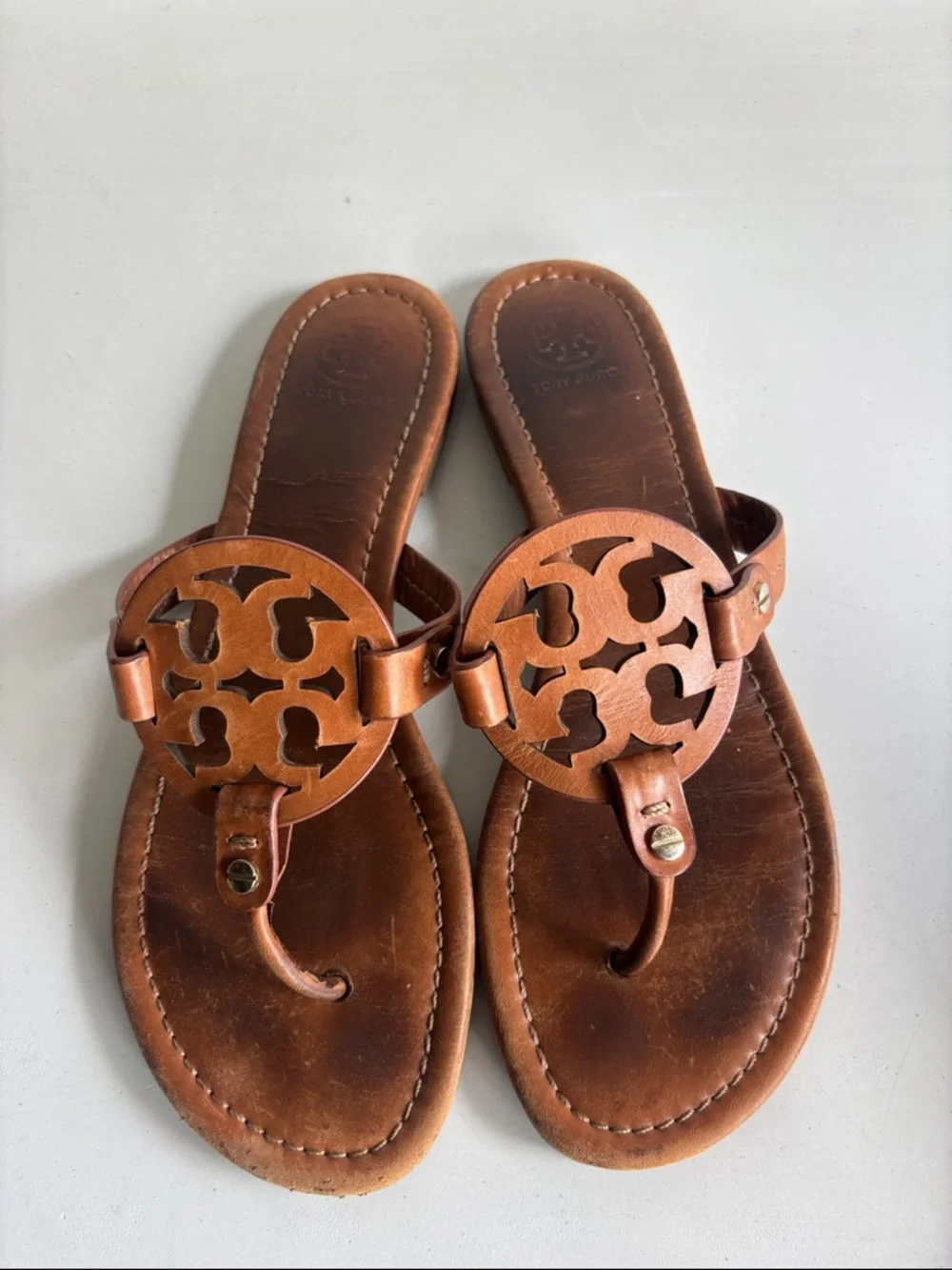 Tory Burch Millers Cognac Leather Logo Thong Sandals - Picture 3 of 7